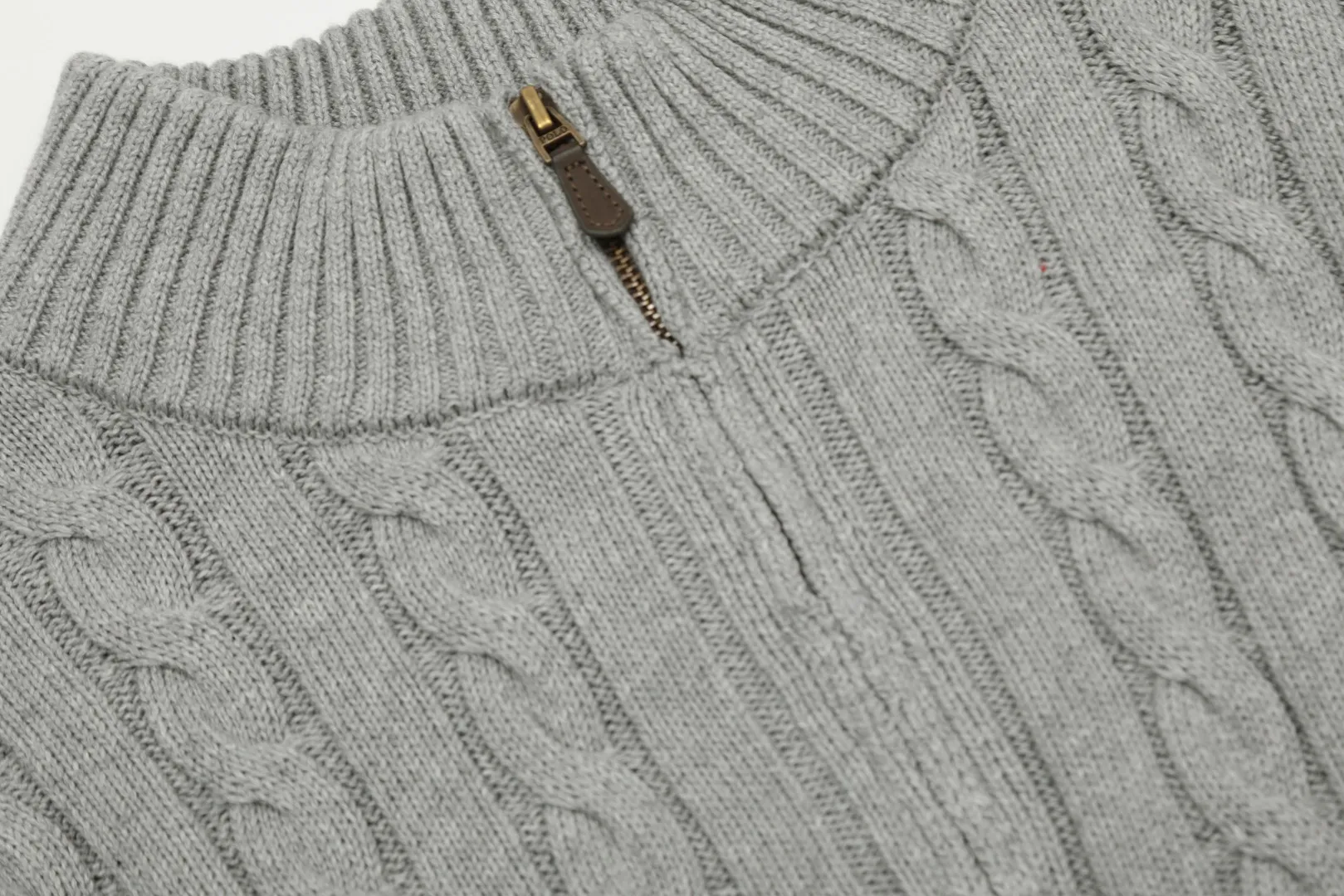 P250 Top quality" Style number: DS014# (not off the shelves all year round) [Ralph Lauren half-zip solid color pony embroidery logo twist knitted sweater] ✅Ralph Lauren half-zip classic basic versatile unisex couple pullover sweater ✅Main supplier platform live broadcast Wholesale entity Replenish when out of stock Not off the shelf ✅ZP quality 1:1 version Scan the code to enter the GF website Counter quality ✅Detailed quality The only one in Guangzhou Imported quality cotton yarn, focusing on high-end, cost-effective, good quality needless to say ✅The version is restored to the original order, the maximum size can be worn up to 200 pounds, loose, comfortable and stress-free ✅The upper body is simple and easy to match, ootd must-have style, good-looking clothes are never picky, a must-have wardrobe recommendation Size: S-XL Color: Navy blue milk white black pure white gray khaki light blue yellow pink olive green red blue label red gold label